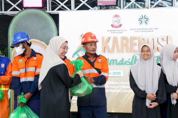 Melinda Aksa Salurkan Ratusan Paket Sembako untuk Satgas dan Panti Asuhan di Karebosi Ramadan Fair
