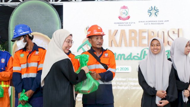 Melinda Aksa Salurkan Ratusan Paket Sembako untuk Satgas dan Panti Asuhan di Karebosi Ramadan Fair