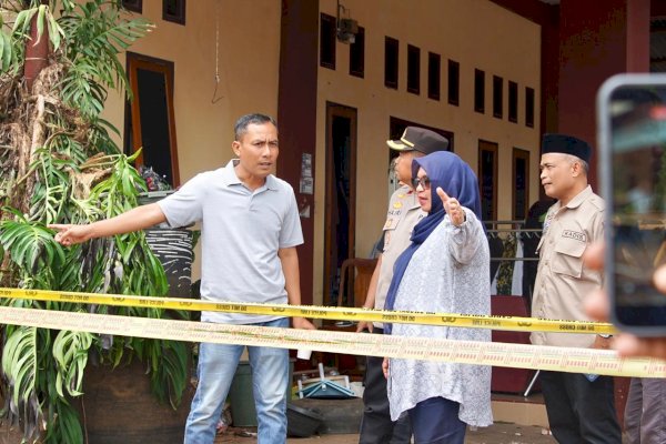 Wabup Puspawati Tinjau Lokasi Kebakaran di Nuha, Serahkan Bantuan untuk Warga Terdampak