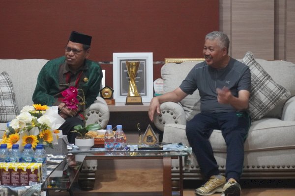 Bupati Irwan Lepas PPIH Pinrang, Harap Pelayanan Jamaah Haji Lebih Maksimal