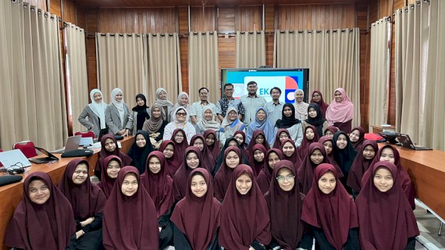 Kalla Institute menggelar pemberdayaan masyarakat dan pelestarian lingkungan melalui kegiatan Pengabdian Kepada Masyarakat (PKM).