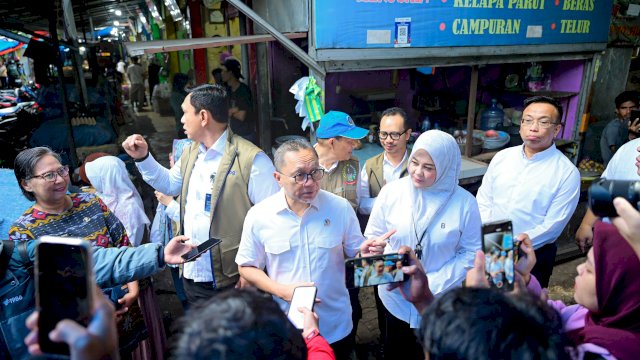 Wagub Sulsel Dampingi Menko Pangan Pantau Harga Pangan di Pasar Pa&rsquo;baeng-baeng