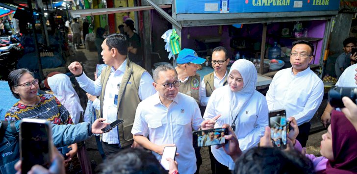 Wagub Sulsel Dampingi Menko Pangan Pantau Harga Pangan di Pasar Pa&rsquo;baeng-baeng