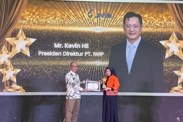 Komitmen Pengembangan SDM, IWIP Raih Penghargaan Golden Leader JMSI Awards