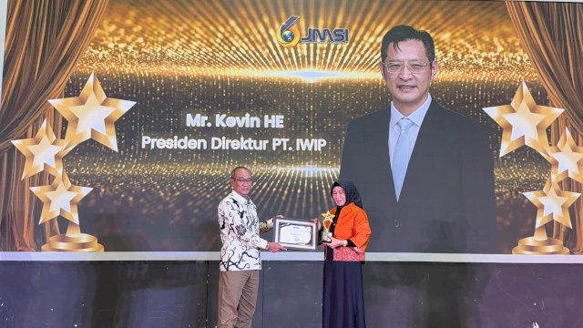 Komitmen Pengembangan SDM, IWIP Raih Penghargaan Golden Leader JMSI Awards