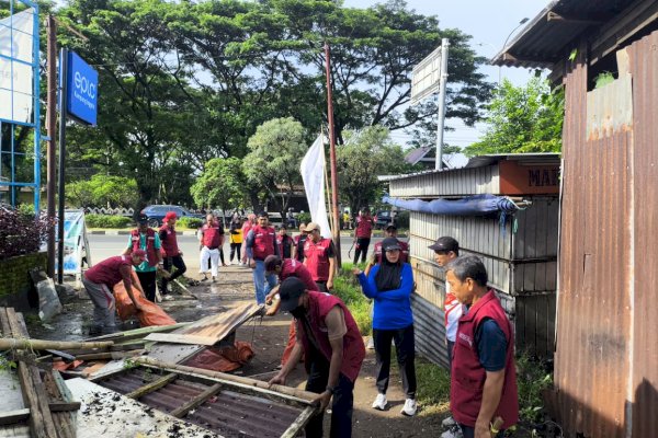 Pemkot Makassar Tertibkan Lapak Liar di Panakkukang, 30 Tahun Akhirnya Dibongkar