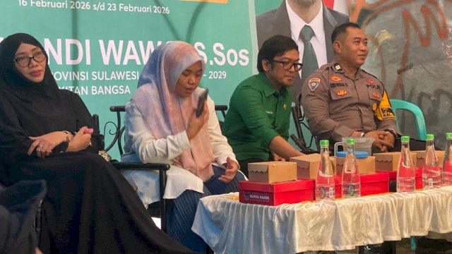 Wakil Ketua DPRD Provinsi Sulawesi Selatan, Fauzi Andi Wawo, (tengah)