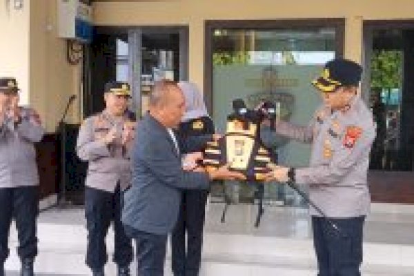 Bank Sulselbar Serahkan Bantuan Peralatan SAR ke Polres Parepare
