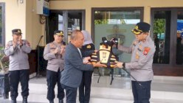 Bank Sulselbar Serahkan Bantuan Peralatan SAR ke Polres Parepare