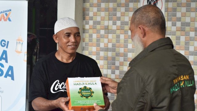Tim LAZ Hadji Kalla bersama mitra membagikan paket iftar dan sembako di berbagai wilayah di Sulsel, Sulbar, Sulteng, dan Sultra.