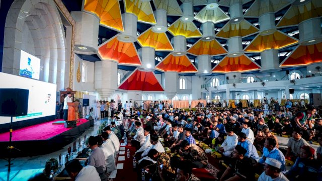 Ribuan Jamaah Masjid 99 Kubah Nikmati Buka Puasa Program Raja Salman.