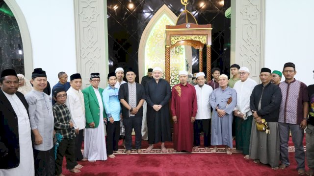 Wali Kota Makassar, Munafri Arifuddin, kembali melaksanakan Safari Subuh dengan salat berjamaah di Masjid At-Tauhid.