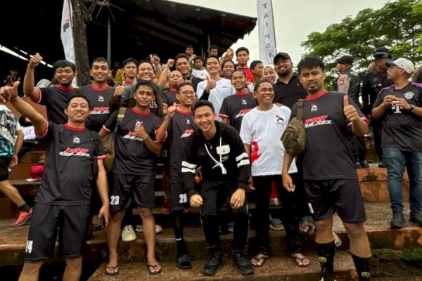 Tutup Kunjungan di Sulsel, Kaesang Pangarep Main Bola Bareng Legenda PSM dan Jurnalis