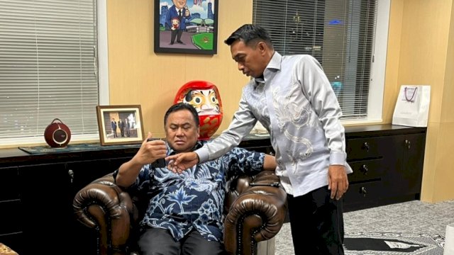 Ketua DPW Partai NasDem Gorontalo, Rachmat Gobel, bersama Ketua DPW Partai NasDem Sulawesi Selatan, Syaharuddin Alrif.