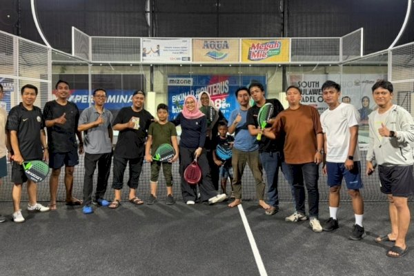 Hangatkan HPN 2026, Kiki Lutfi dan Jurnalis DPRD Sulsel Main Padel Bersama