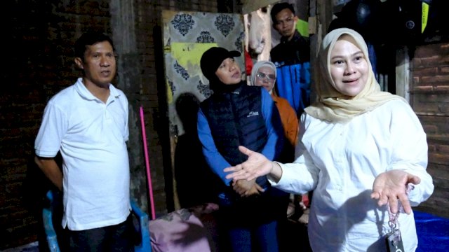 Ketua DPC Gerindra Gowa, Andi Tenri Indah, turun langsung berbagi ke warga pada momentum Hut Gerindra ke-18 Tahun.