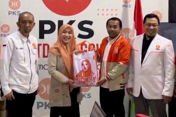 Meity Tebar Berkah Ramadan, Salurkan Ribuan Paket untuk Kader PKS se-Sulsel