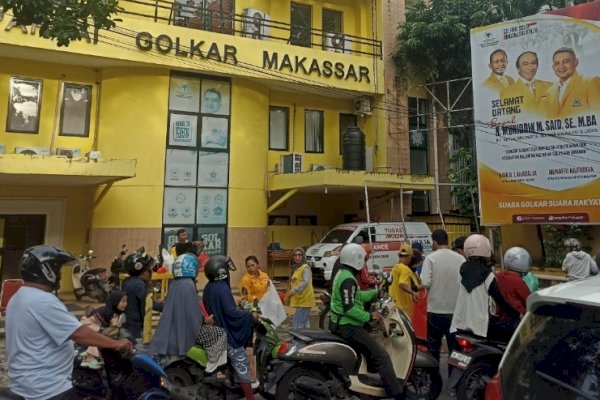 Ramadan Penuh Berkah, Golkar Makassar Hadir Menyapa Warga Lewat Takjil Gratis