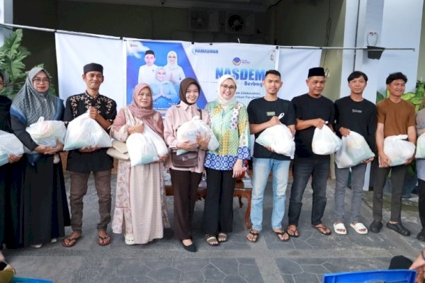 NasDem Berbagi, Andi Azizah Irma Salurkan Sembako untuk Relawan di Paleteang