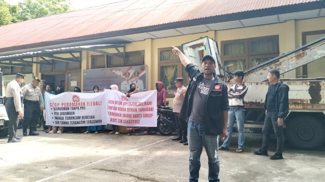 Warga Syamsul Bahri Demo Dugaan Pelanggaran Perumahan Pesona Mario, Pemkot Parepare Ancam Bekukan Izin
