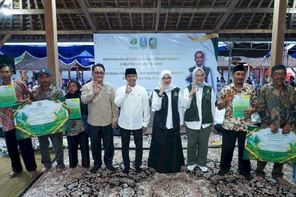 Penyerahan SK TORA dan HKm di Banyuwangi: Kepastian Lahan dan Penguatan Ekonomi Warga