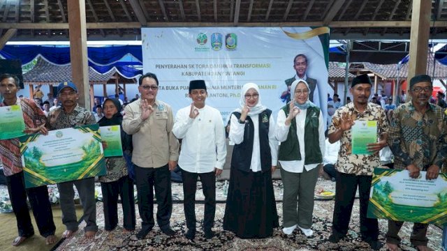Penyerahan SK TORA dan HKm di Banyuwangi: Kepastian Lahan dan Penguatan Ekonomi Warga