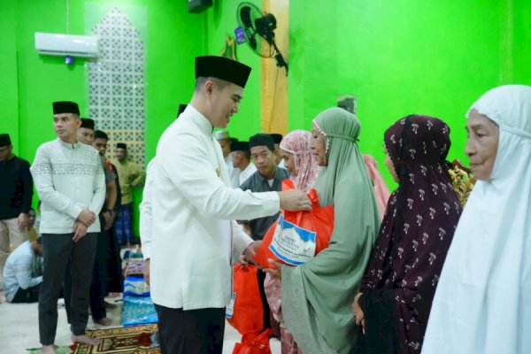 Diguyur Hujan, Safari Ramadan Pangkep Tetap Dipadati Jamaah