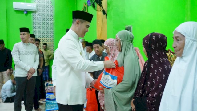 Diguyur Hujan, Safari Ramadan Pangkep Tetap Dipadati Jamaah