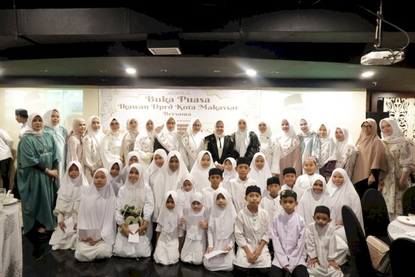 Berbagi di Bulan Ramadan, Ikawan dan DWP DPRD Makassar Santuni Anak Panti