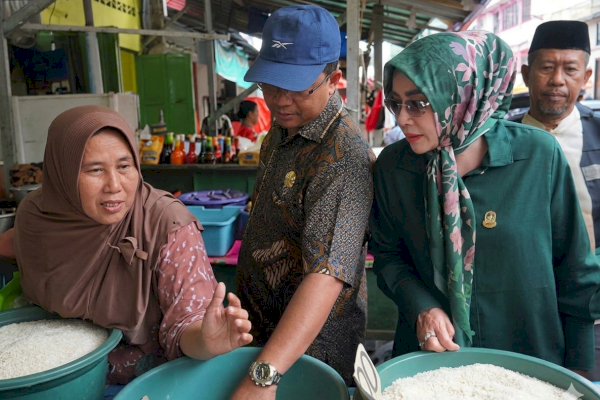 Jelang Idulfitri, DPRD Makassar dan Perumda Pasar Cek Harga di Pasar Terong