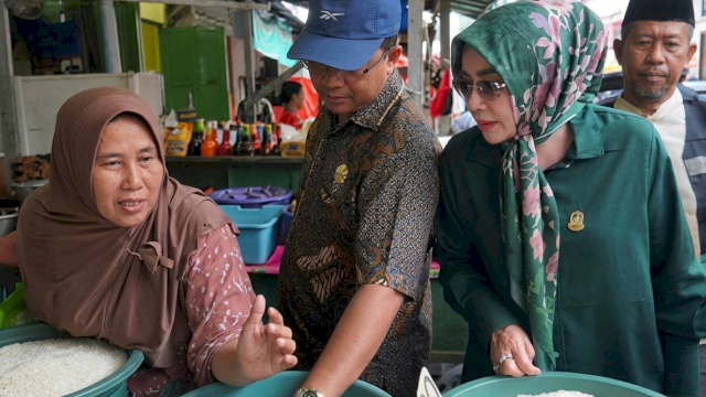 Jelang Idulfitri, DPRD Makassar dan Perumda Pasar Cek Harga di Pasar Terong
