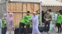 Ramadan Penuh Kepedulian, Deng Ical dan PKB Sulsel Sapa Warga Lewat Aksi Berbagi