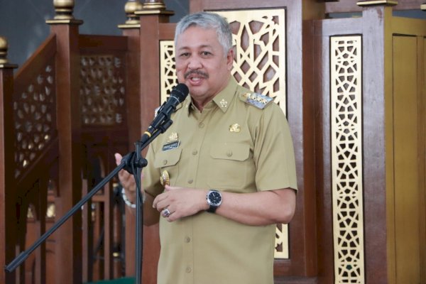 Bupati Irwan Lepas 147 Jamaah Umroh Pinrang, Pesan Kekompakan dan Kesehatan di Tanah Suci