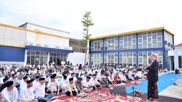 Ribuan warga memadati Rumah Aspirasi Rusdi Masse (RMS) di Kabupaten Pinrang.