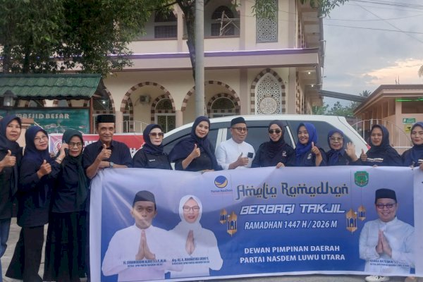 Wakil Ketua DPRD Lutra Hamka Muslimin Tebar 1.500 Takjil di Bulan Ramadan