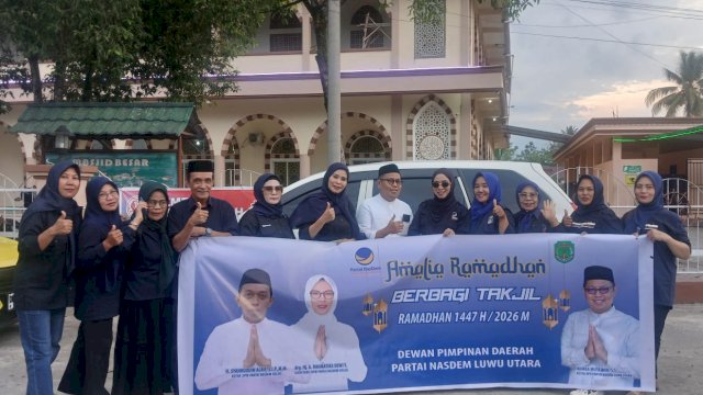 Wakil Ketua DPRD Lutra Hamka Muslimin Tebar 1.500 Takjil di Bulan Ramadan