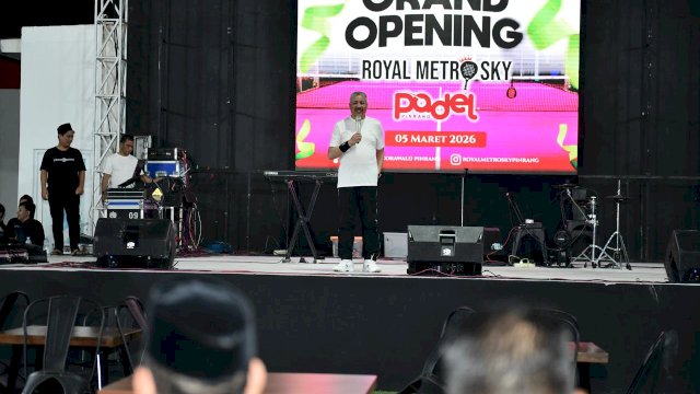 Lapangan Padel Royal Metro Sky yang berlokasi di Jalan Serigala, Kabupaten Pinrang, (di sekitar halaman rumah aspirasi RMS) resmi dibuka Bupati Pinrang Andi Irwan Hamid.