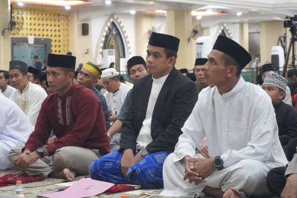Wabup Pinrang Ajak Masyarakat Jadikan Al-Qur’an Pedoman Hidup di Malam Nuzulul Qur’an