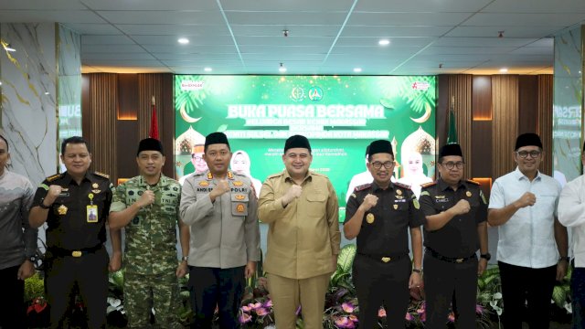 Wali Kota Makassar, Munafri Arifuddin, pada kegiatan buka puasa bersama dalam rangka kunjungan kerja Kepala Kejaksaan Tinggi Sulawesi Selatan.