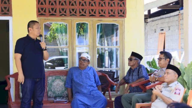 Bupati Luwu Timur, Irwan Bachri Syam meninjau langsung penanganan pasca bencana angin puting beliung.