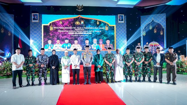 Gubernur Sulawesi Selatan, Andi Sudirman Sulaiman, menghadiri buka puasa bersama yang digelar oleh Polda Sulsel bersama jajaran TNI-Polri dan Forkopimda Sulsel.