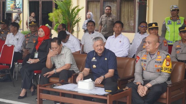 Bupati Pinrang H.A. Irwan Hamid, S.Sos bersama unsur Forum Koordinasi Pimpinan Daerah (Forkopimda) Kabupaten Pinrang.