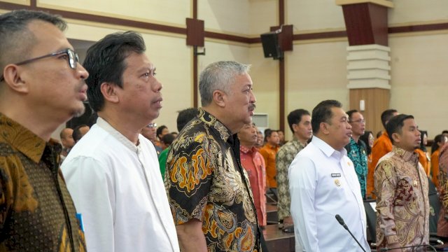 Bupati Pinrang H.A. Irwan Hamid, S.Sos yang menghadiri kegiatan penandatanganan Nota Kesepakatan (MoU) tentang Penyediaan, Pemanfaatan, dan Pengembangan Data dan/atau Informasi Statistik.