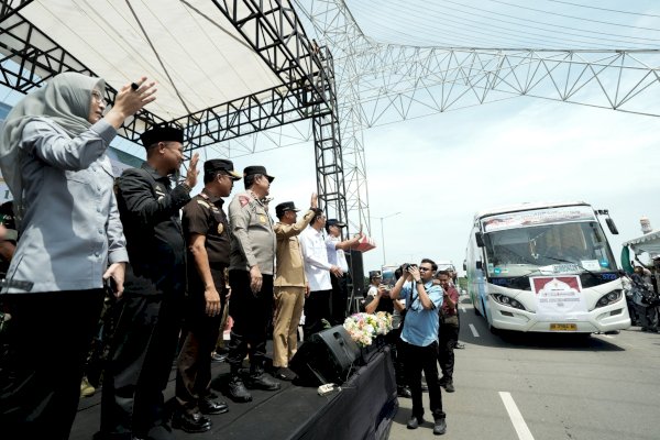 Gubernur Sulsel Lepas Peserta Mudik Gratis, Tekan Kepadatan Lalu Lintas Jelang Idulfitri 2026   