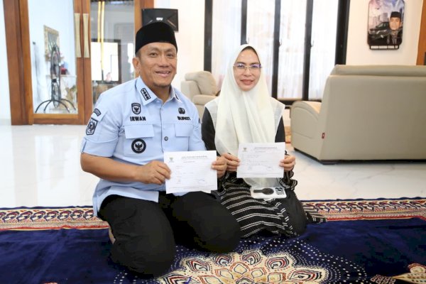 Bupati Luwu Timur Bersama Istri Tunaikan Zakat Fitrah di Baznas, Beri Teladan Nyata untuk Masyarakat