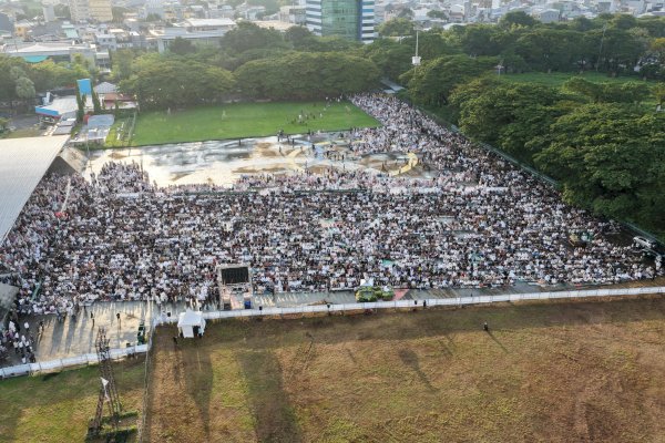 Wali Kota – Wawali Makassar Salat Id Bersama Ribuan Warga, Perkuat Kebersamaan di Hari Kemenangan