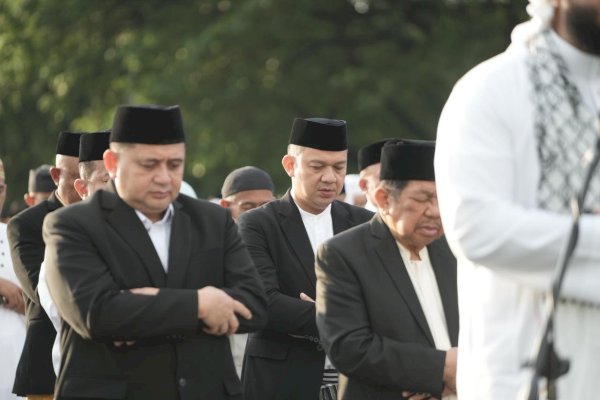 Munafri-Aliyah Laksanakan Shalat Idulfitri Bersama Puluhan Ribu Jamaah di Karebosi