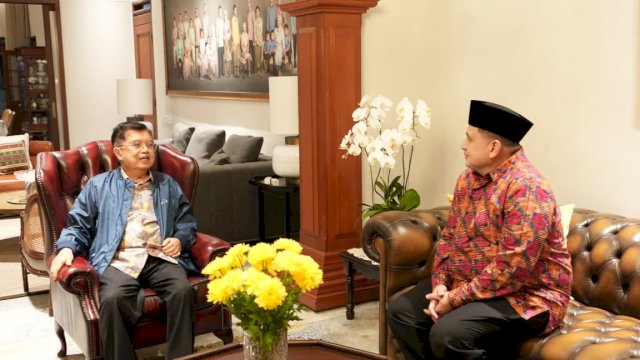 Wali Kota Makassar, Munafri Arifuddin, bersama Ketua TP PKK Makassar, Melinda Aksa, bertandang ke kediaman Mantan Wakil Presiden RI, Jusuf Kalla.