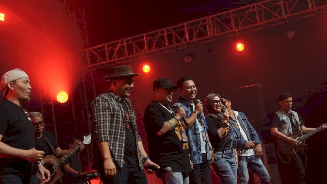 Wali Kota Makassar, Munafri Arifuddin, hadir langsung dalam Malam Ramah Tamah Reuni Akbar Putih Abu-Abu Angkatan 93.