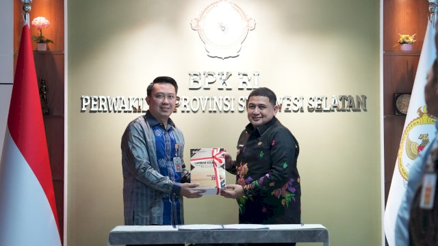 Wali Kota Makassar, Munafri Arifuddin dan Aliyah Mustika Ilham (MULIA) menyerahkan Laporan Keuangan Pemerintah Daerah (LKPD), tahun anggaran 2025. Ke BPK RI perwakilan Sulsel.